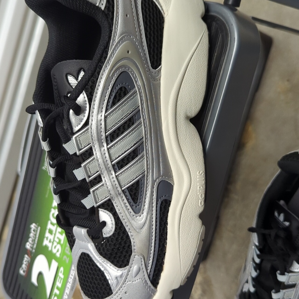 adidas - Ozmillen "RAIDERS' Sz. 9.5 - Picture 9 of 12